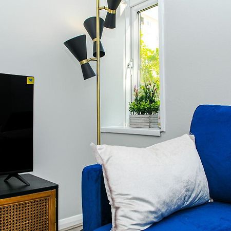 Greater London, 1 Bed London Flat, Parking, Nr Metro Stations, 15Mins To London Leilighet Eksteriør bilde